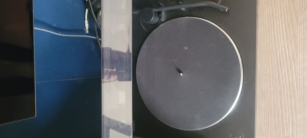 Продавам грамофон Sony ps-lx310bt