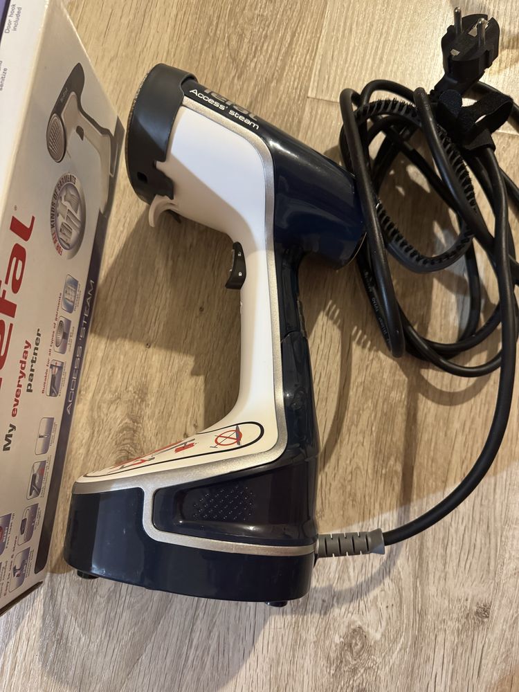 Уред за вертикално гладене с парa Tefal