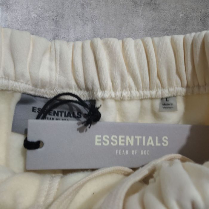 Pantaloni Scurti Essentials Marimea L
