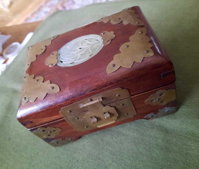 cutie mică de bijuterii din lemn realizată manual în Shanghai