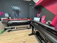 Servicii print/montaj- Geamuri, stickere, postere, bannere, invitatii