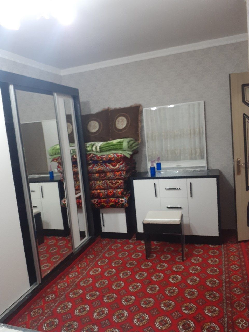 Продаётся 4 комнатная квартира