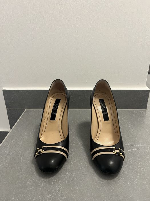 Pantofi cu toc negri