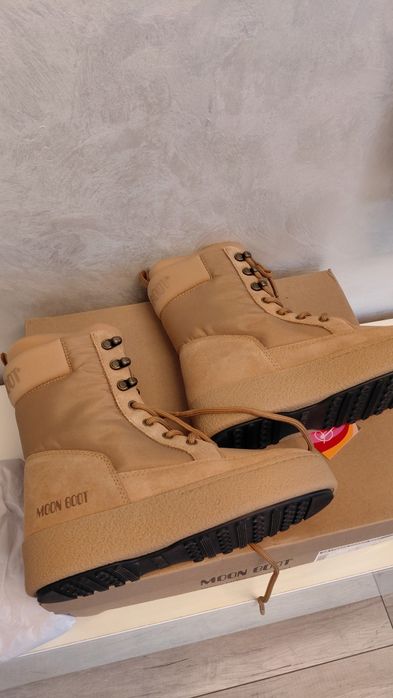 Ghete/ cizme/ bocanci noi Moon Boot Ltrack Combat marimea 37

Ghetele