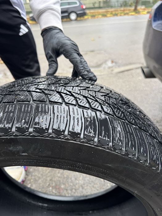 vând cauciucuri  245,45,18