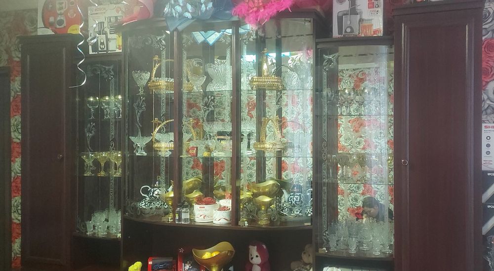 Stenka  sotiladi  srochni