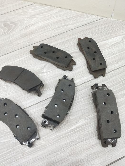 Тормозные колодки на hyundai starex .