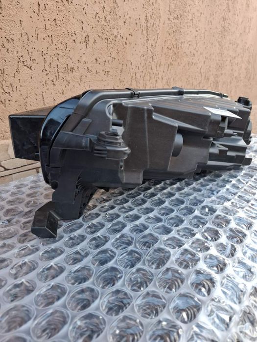 Оригинален фар ШКОДА ОКТАВИЯ 4