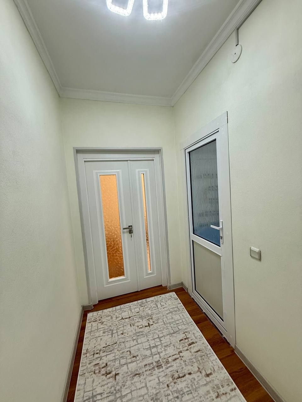 Yunusobod 13 mavze 2 xona 1 etaj (50²) sotiladi
