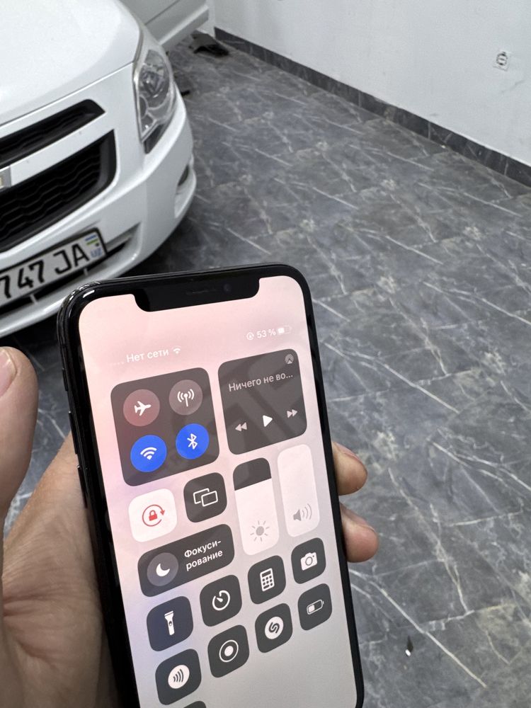 Iphone x aybi bor arzonga bervoraman 700.00bolishi shu