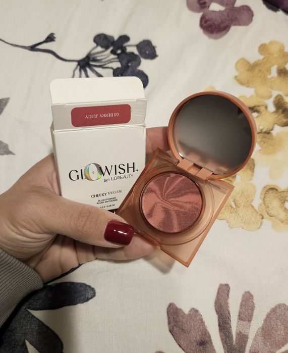Huda Beauty Glo Wish Cheeky РУЖ

руж