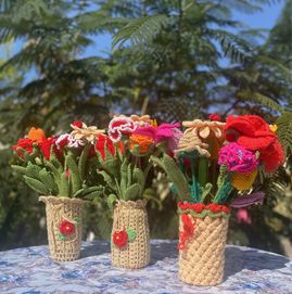 Декоративни ръчно плетени цветя 