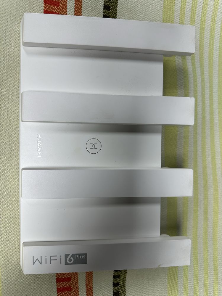 Продам роутер от компаний Huawei WS7100