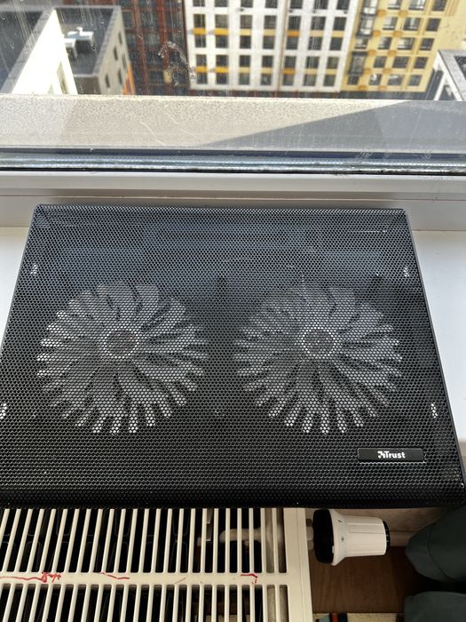 Продам охладитель для ноутбука