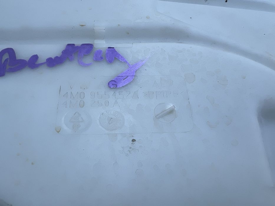 Vas lichid spalator parbriz/ vas stropgel BENTLEY BENTAYGA