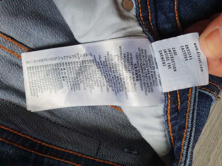 Blugi DIESEL (Slim Tapered) - Marime 33 (Talie 90 cm)