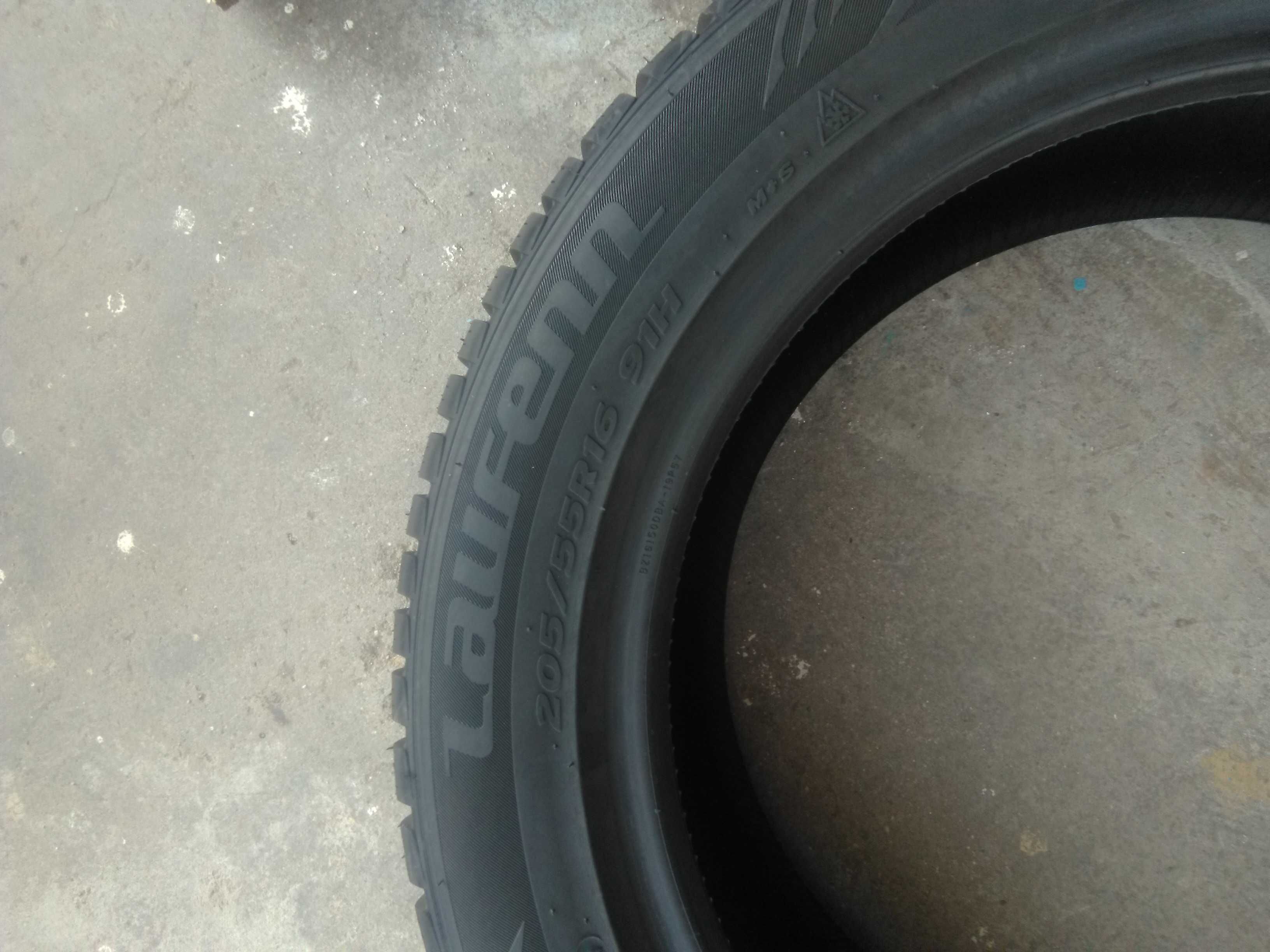 Продавам 2 нови зимни гуми 205/55R16 Laufenn LW31 - 140 лв/бр.