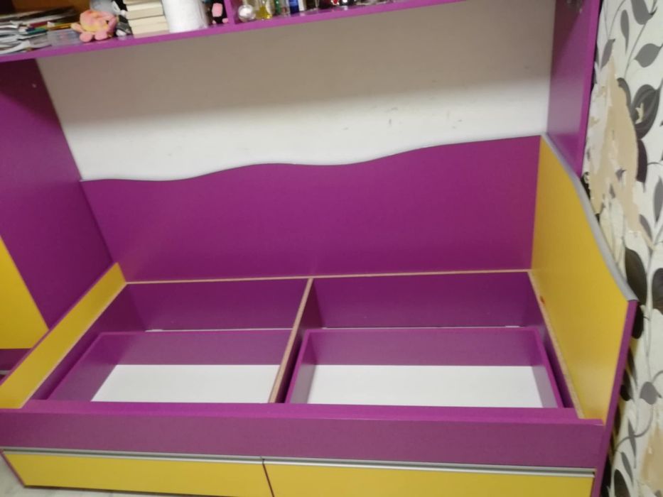 Se vinde mobilă dormitor copii,executată pe comanda pentru băiat și f