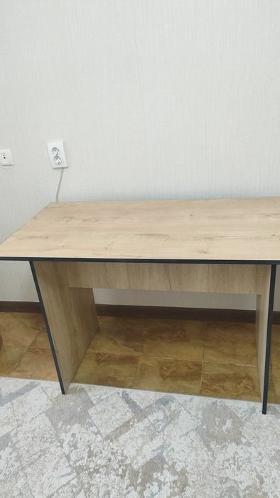 Стол кухонный в отличном состоянии