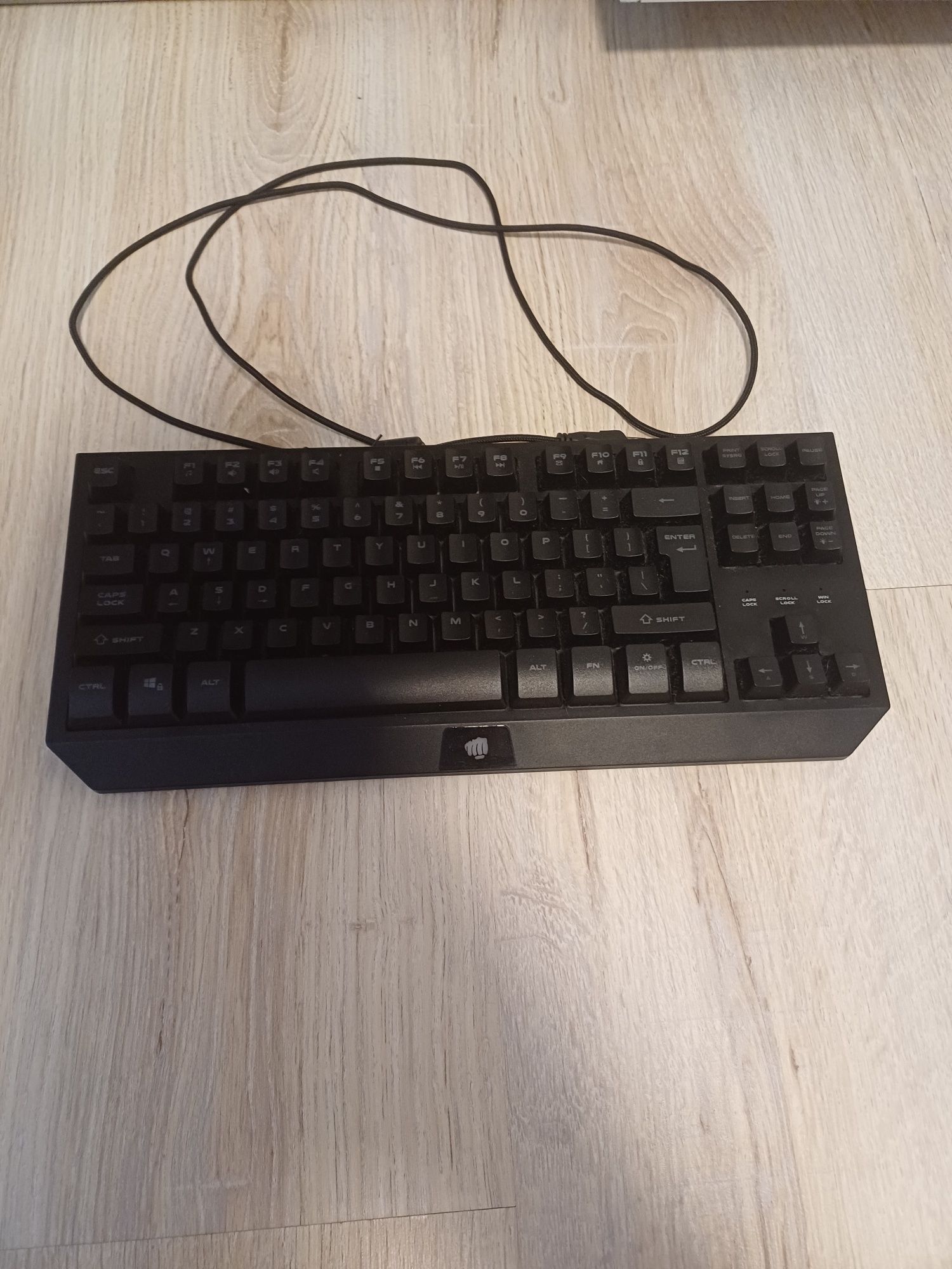 Комбо : Три мишки,клавиатура,микрофон,слушалки на razer, и контролер .