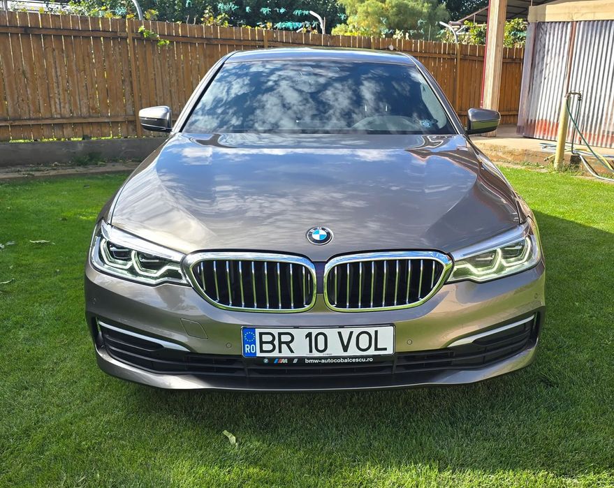 BMW Seria 5 Volan M cu încălzire, scaune de seria 7, plafon negru, camera