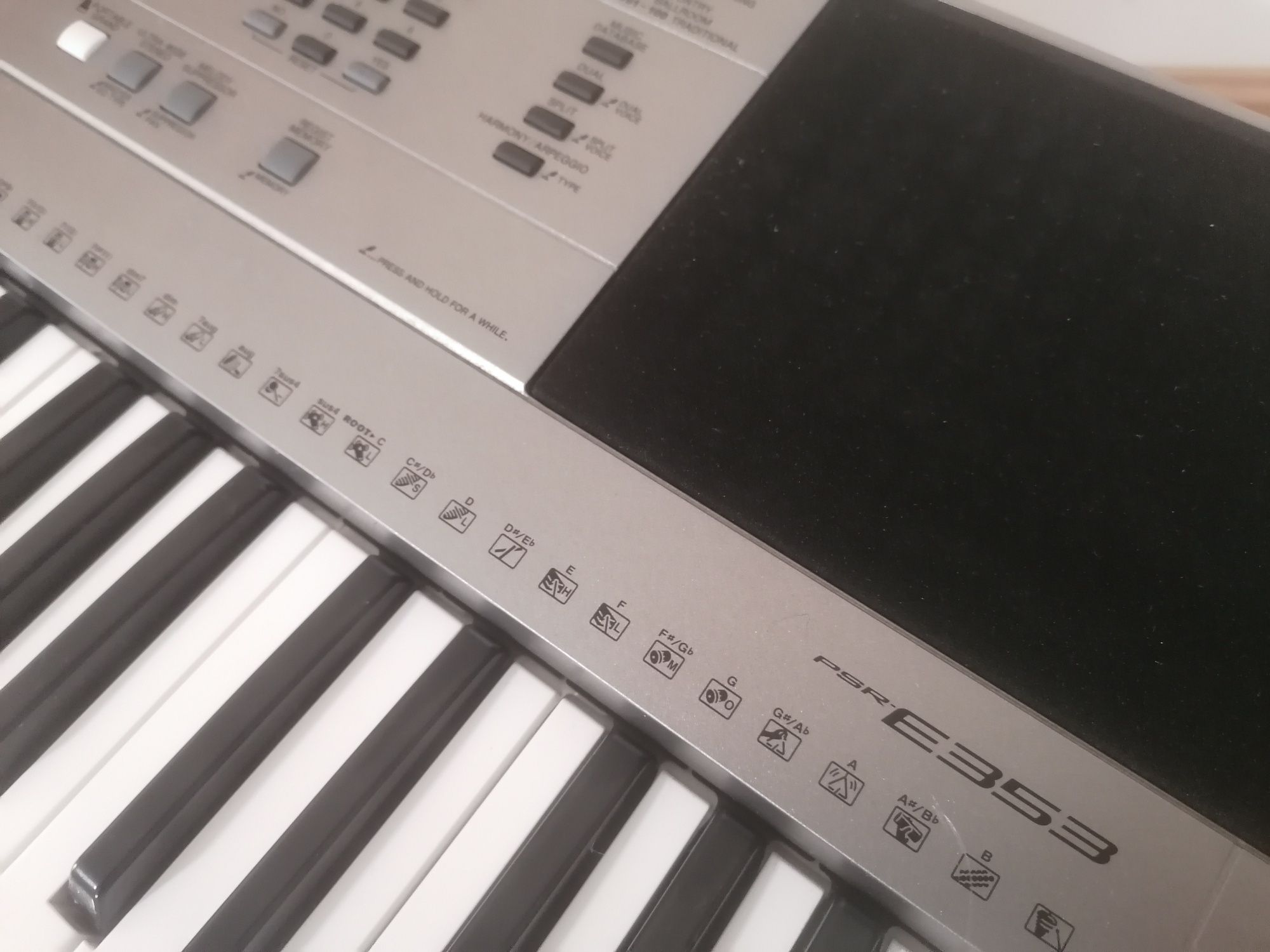 YAMAHA PSR E-353 USB stereo Display iluminat