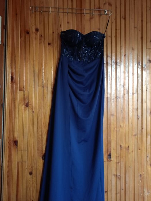 Бална рокля в  прекрасен тъмносин цвят