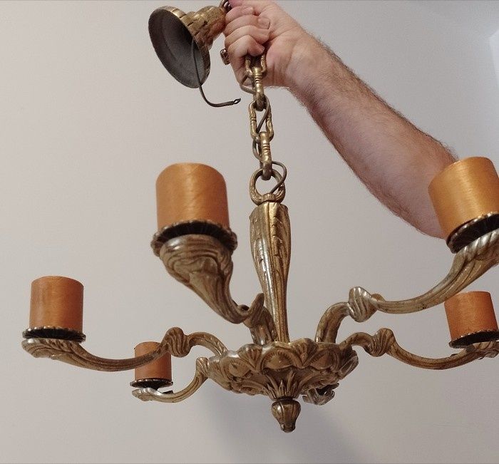 Candelabru din bronz ,piesa cu o lucrătură de o foarte mare finețe ,pi
