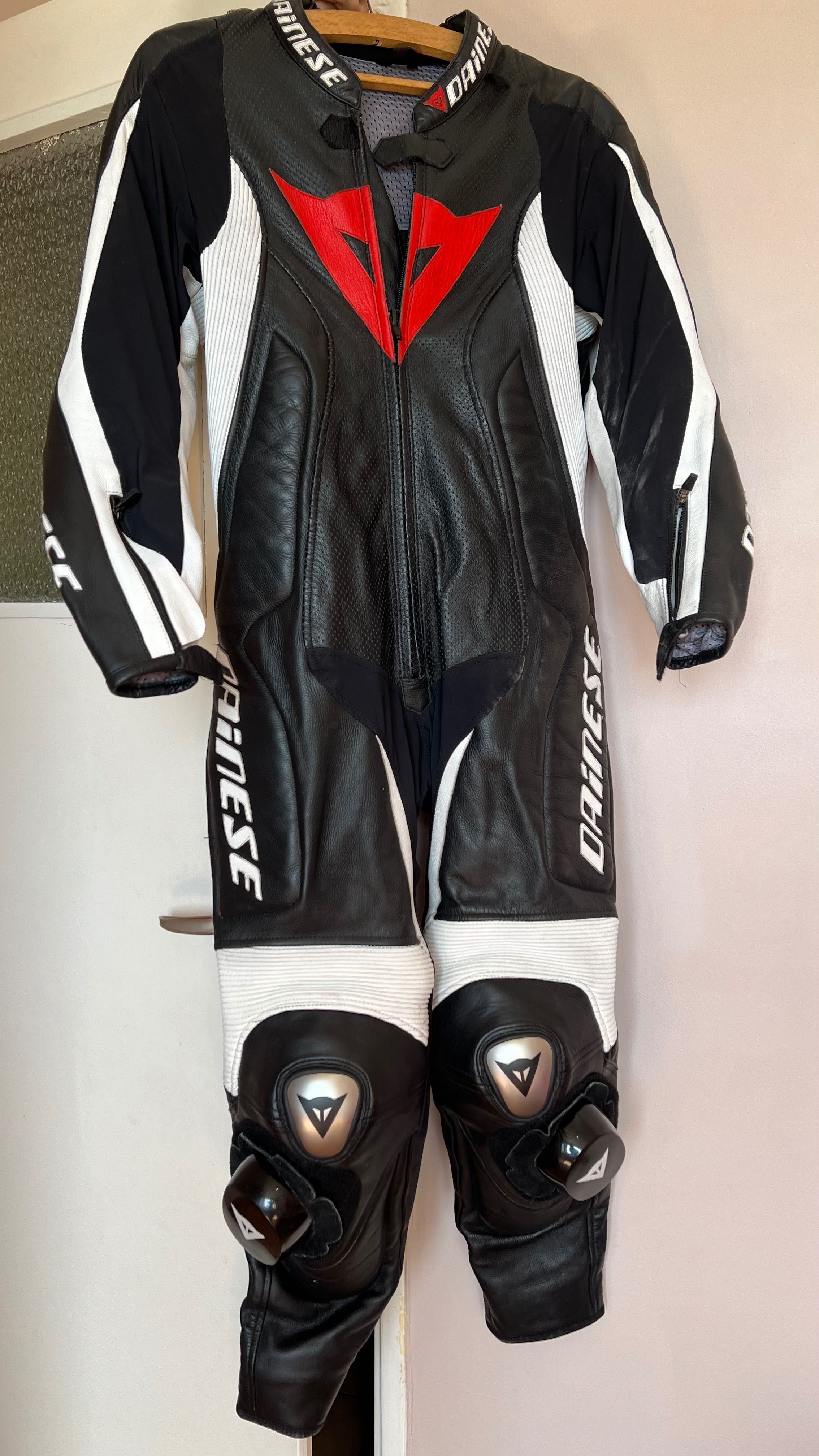 Цял костюм Dainese