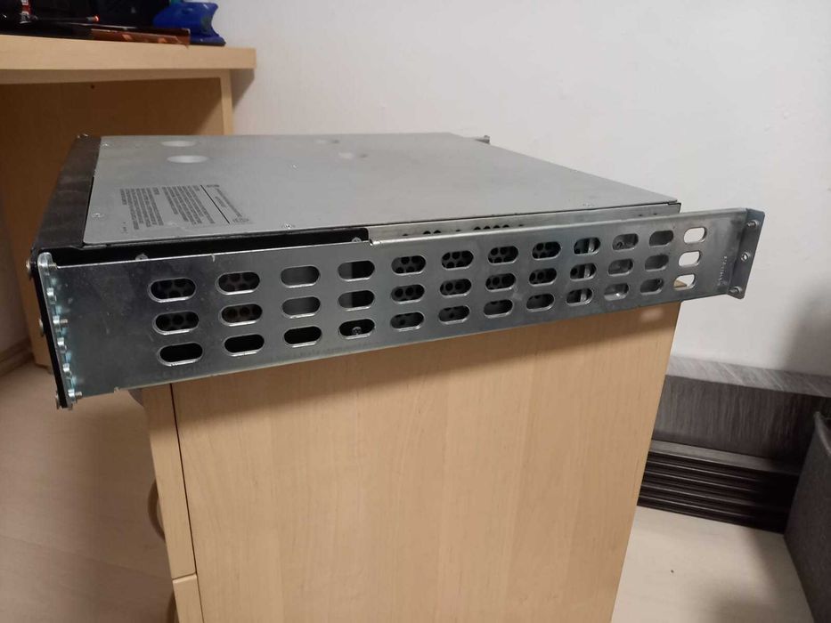UPS APC SUA1500RMI2U cu sine dedicate