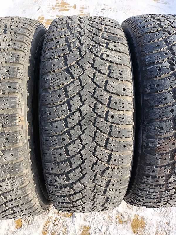 Шины 265/70 R17 - "Nokian Hakkapeliitta Sport" (Финляндия), зимние.