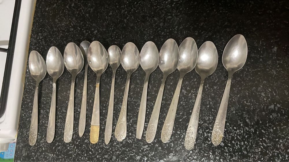 Продам ложки, тарелки,чайник