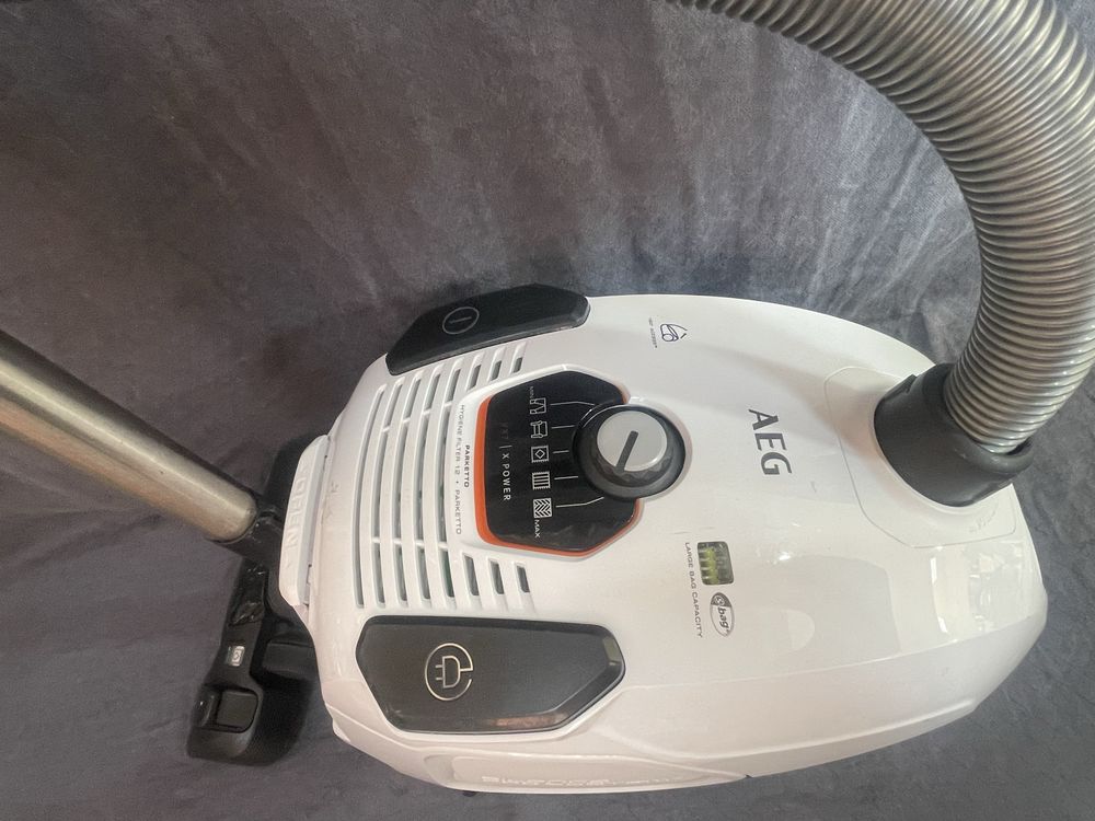Прахосмукачка AEG