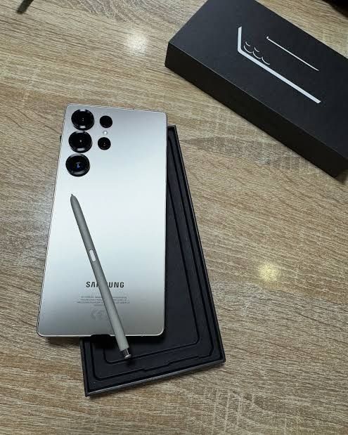 Samsung Galaxy s25 ultra 1TB Titanium Whitesilver