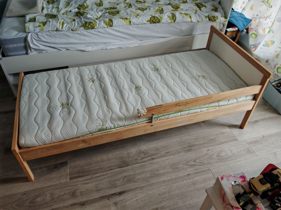 Детско легло с подматрачна рамка и матрак