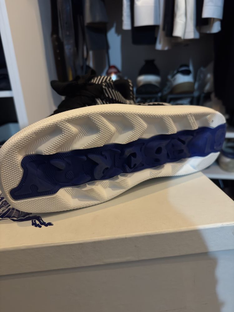 Adidasi Burberry 44