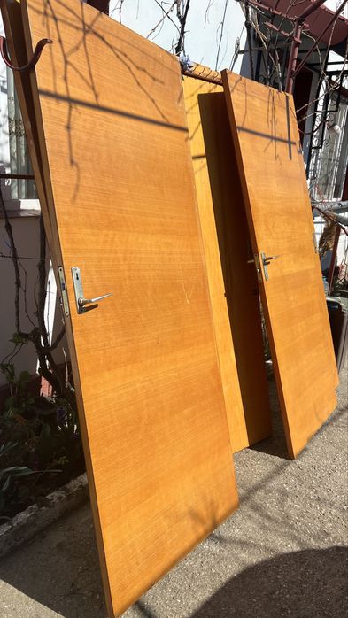Usi second hand din renovare