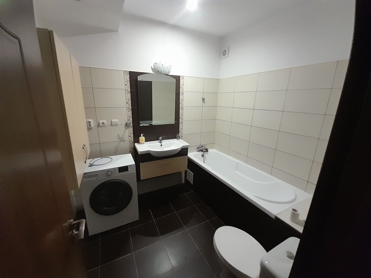 Apartament cu curte privata complet utilat si mobilat