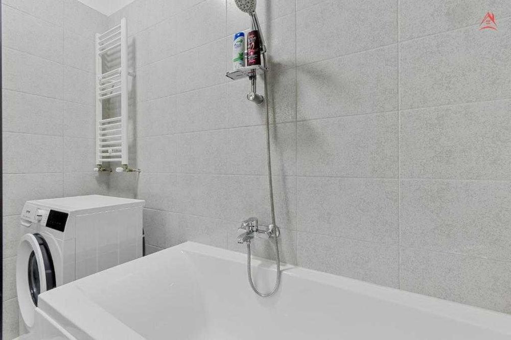 Sunny Yellow Apartment - Penthouse, Aer Conditionat, Free Parking