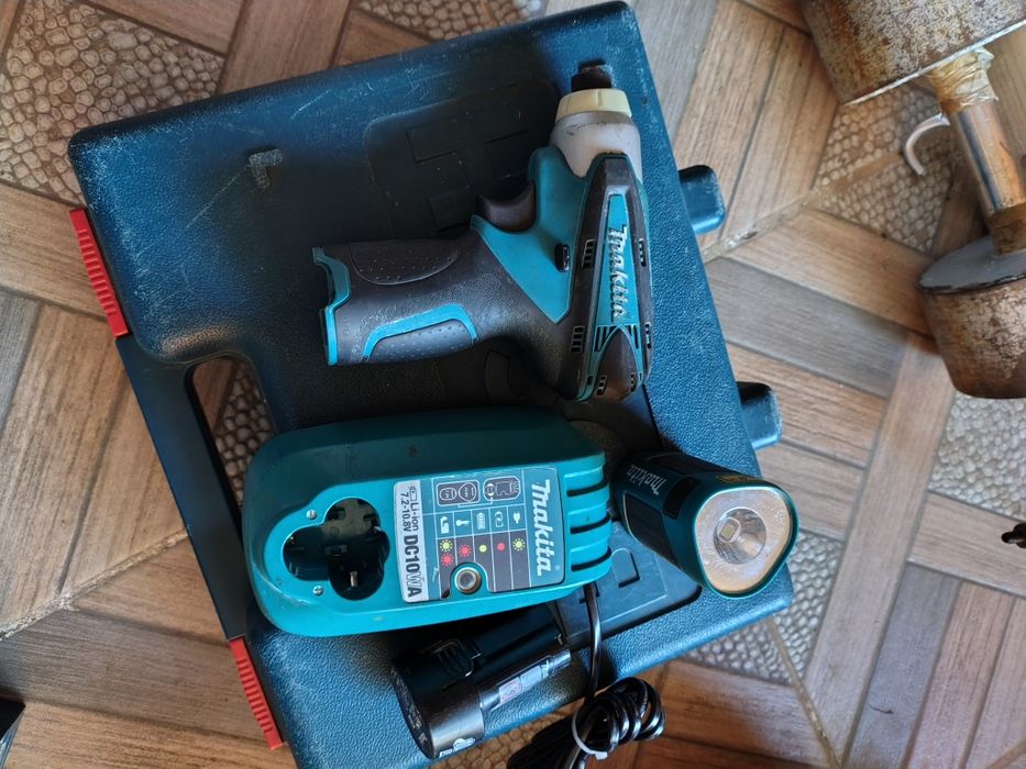 Impact Makita 10,8 v si lanterna