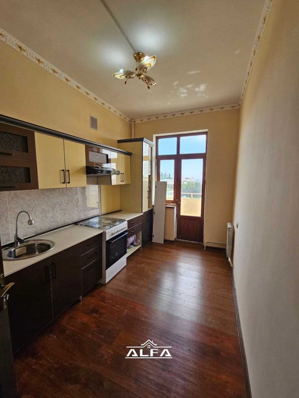 Buxoroda kvartira sotiladi 2 xonali 66m² 2-qavat.