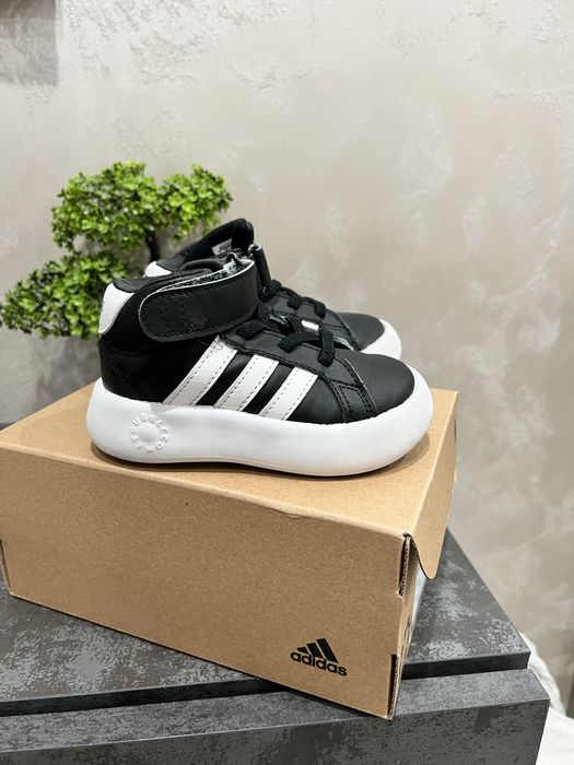 Adidas маратонки 23 размер