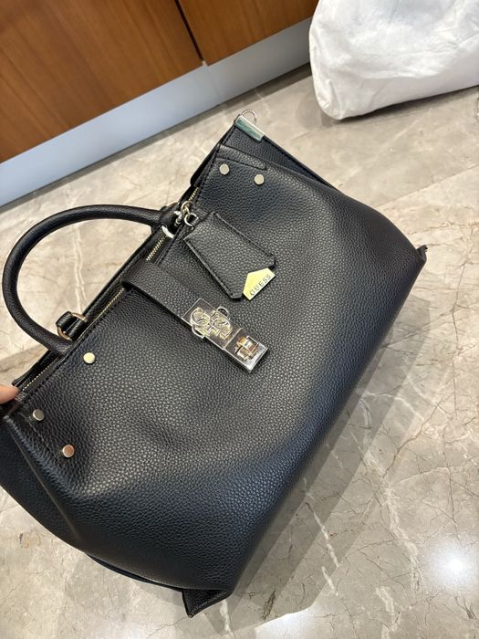 Дамска чанта Guess