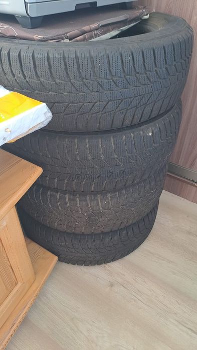 Продам шины зимние липучка