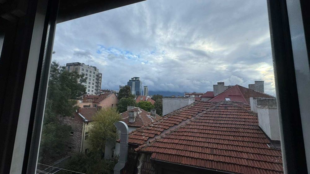 Дава под наем 3-стаен София топ център