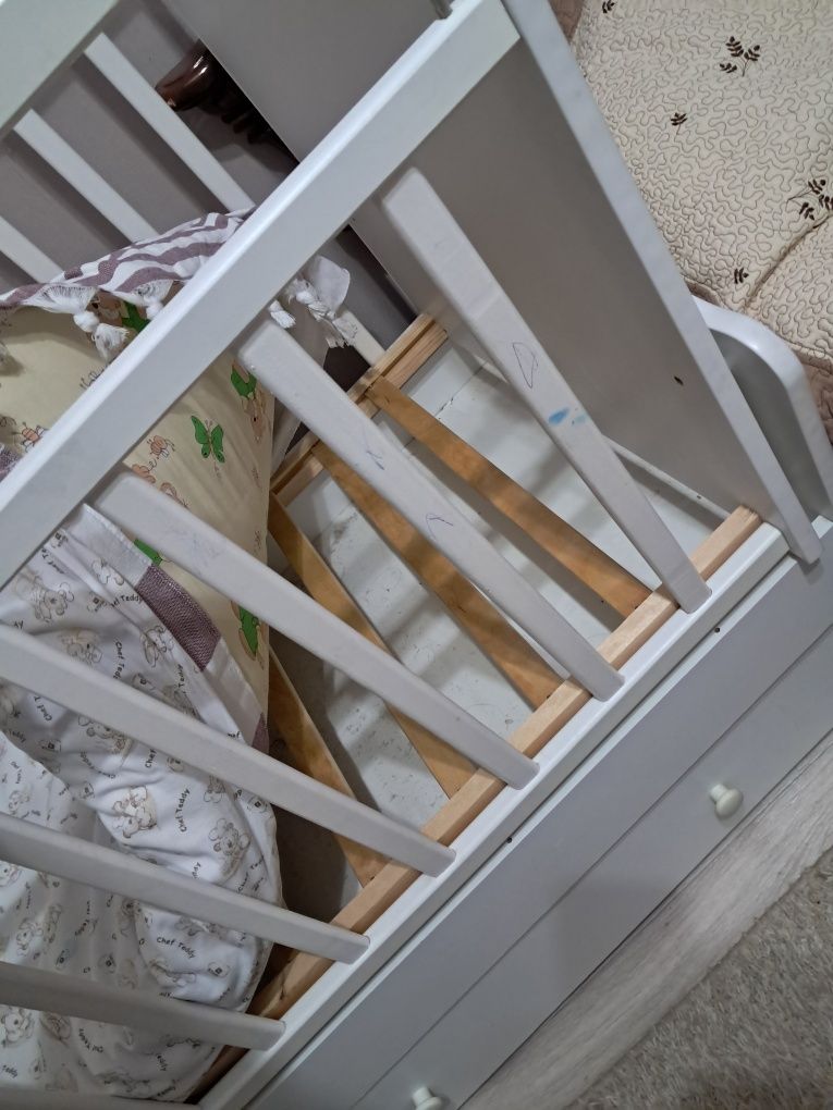Продам манежку кровать