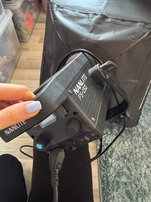 Осветление NanLite FS-150, статив Dynaphos и софтбокс Quadralite 60x60