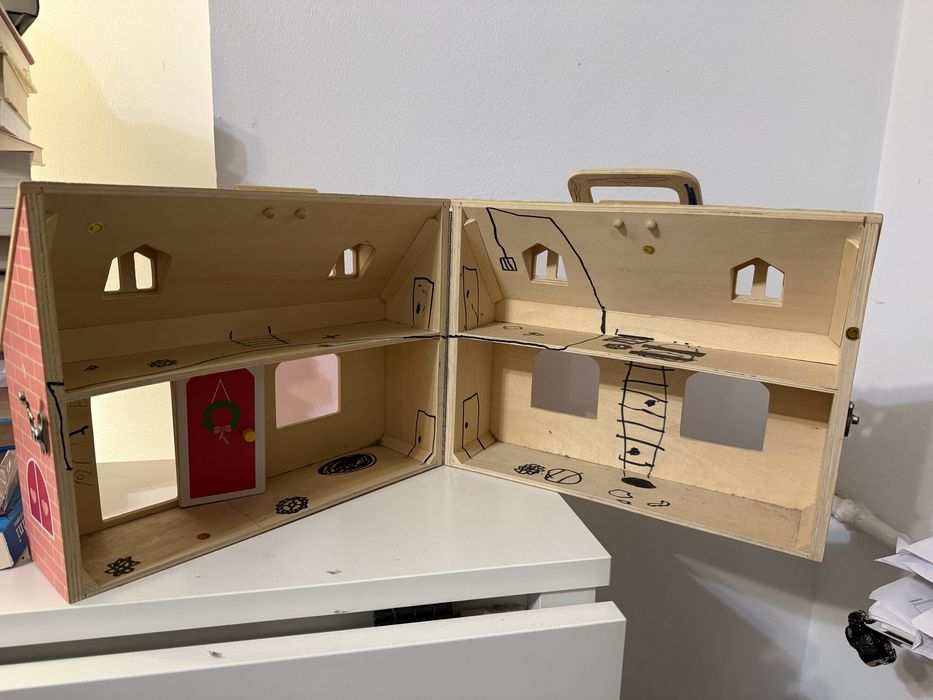 Jucarie casuta din lemn