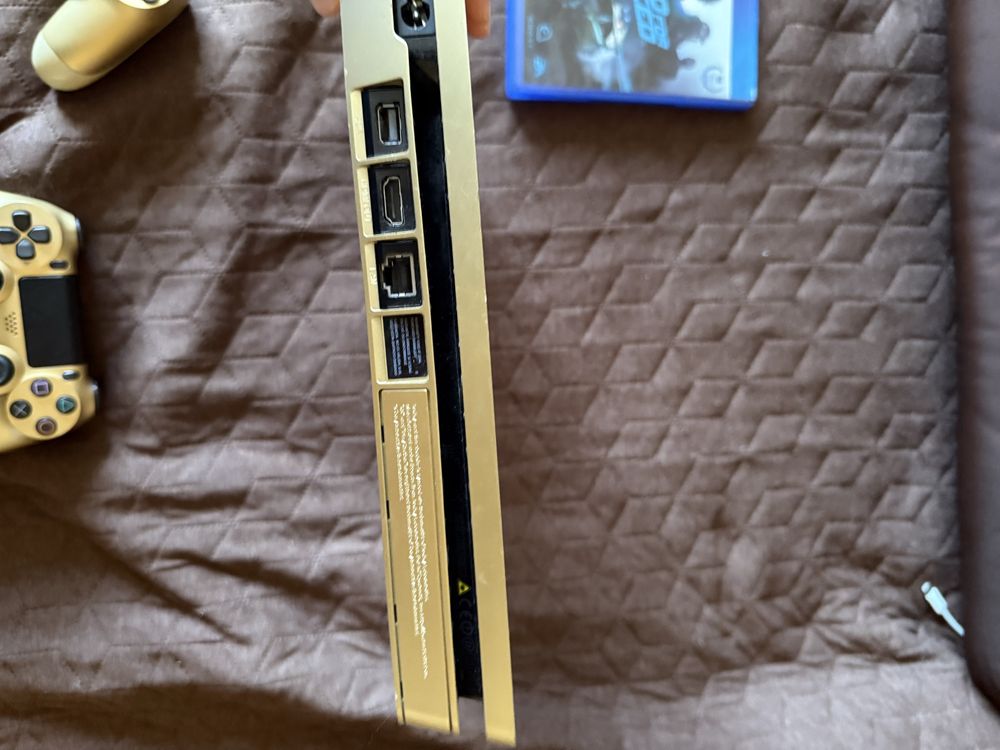 Playstation 4 PS4 gold Special edition