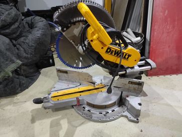 Потапящ циркуляр DEWALT DW718